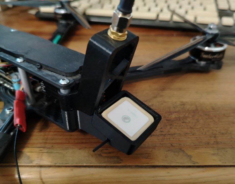 3D модель Крепление GPS и антенны VTX для FPV дрона