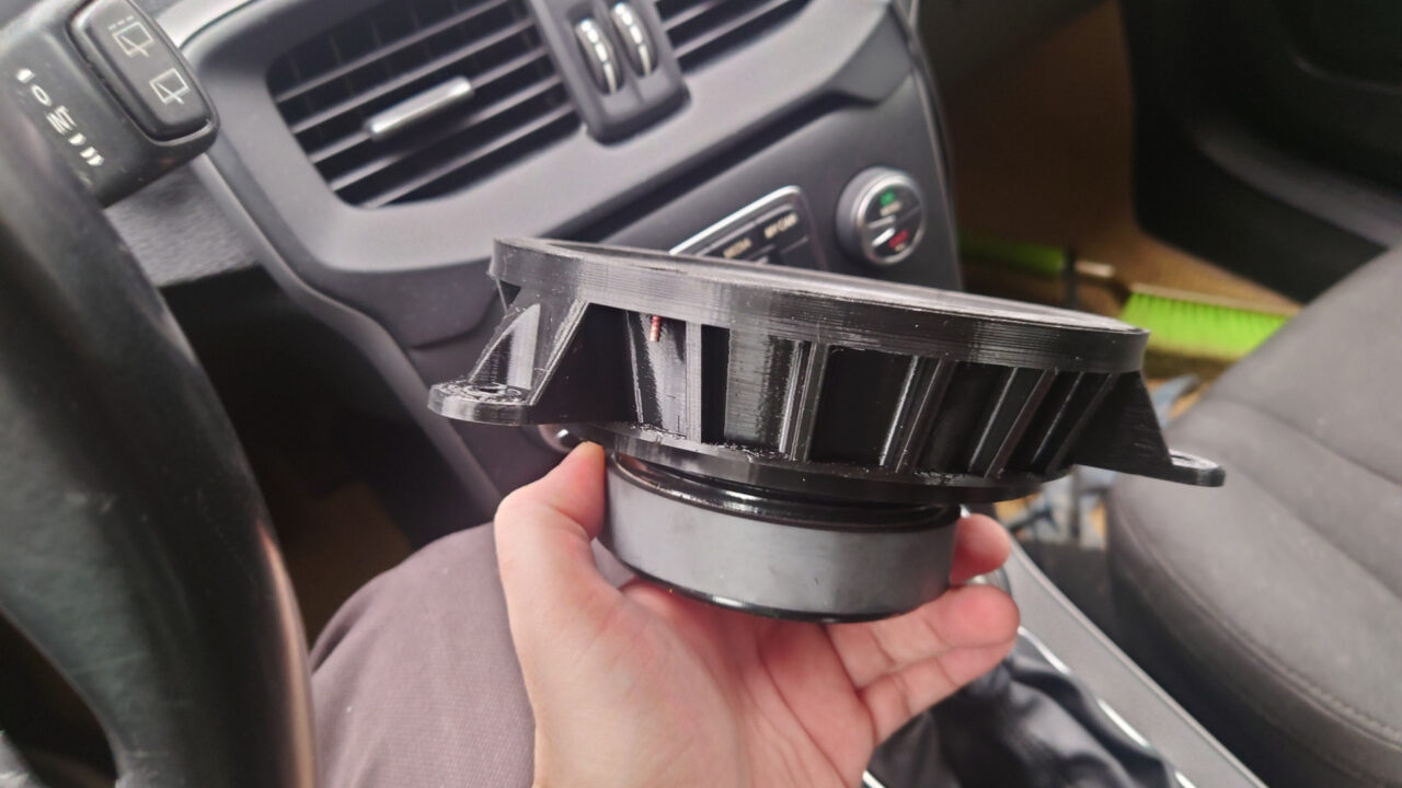 3D модель Модель подиума для установки динамиков в автомобили volvo.