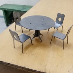 Мебель для кукольного домика: стол + стул